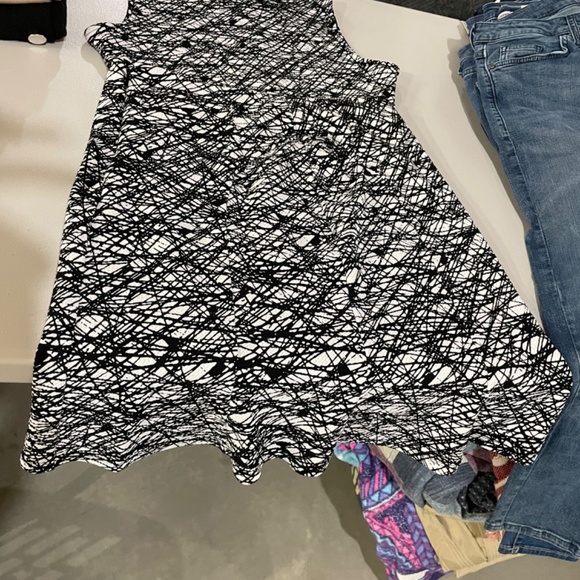 Calvin Klein 2 piece suit - Picture 2 of 6